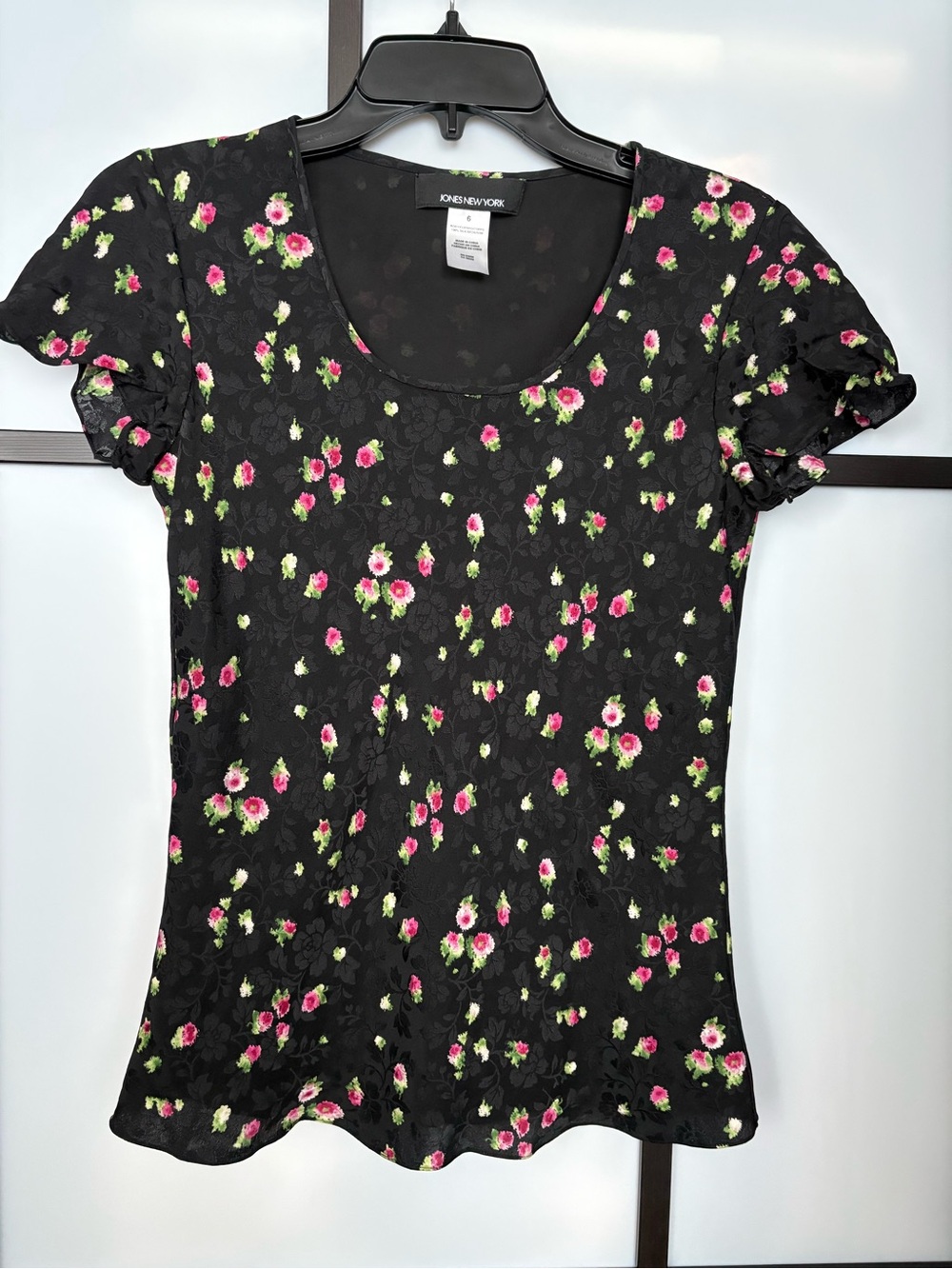 Jones New York 100% Silk Black Floral Scoop Neck Blouse Size 6 - Picture 4 of 13
